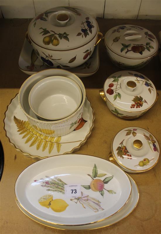 Royal Worcester Evesham dinner ware(-)